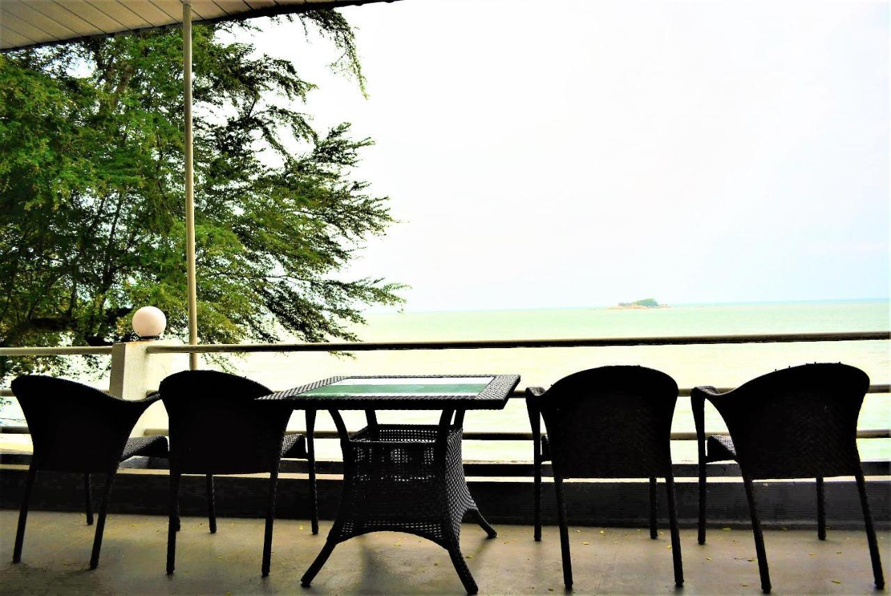 G&T'S Beach Front Villa Tanjung Bungah  Ngoại thất bức ảnh